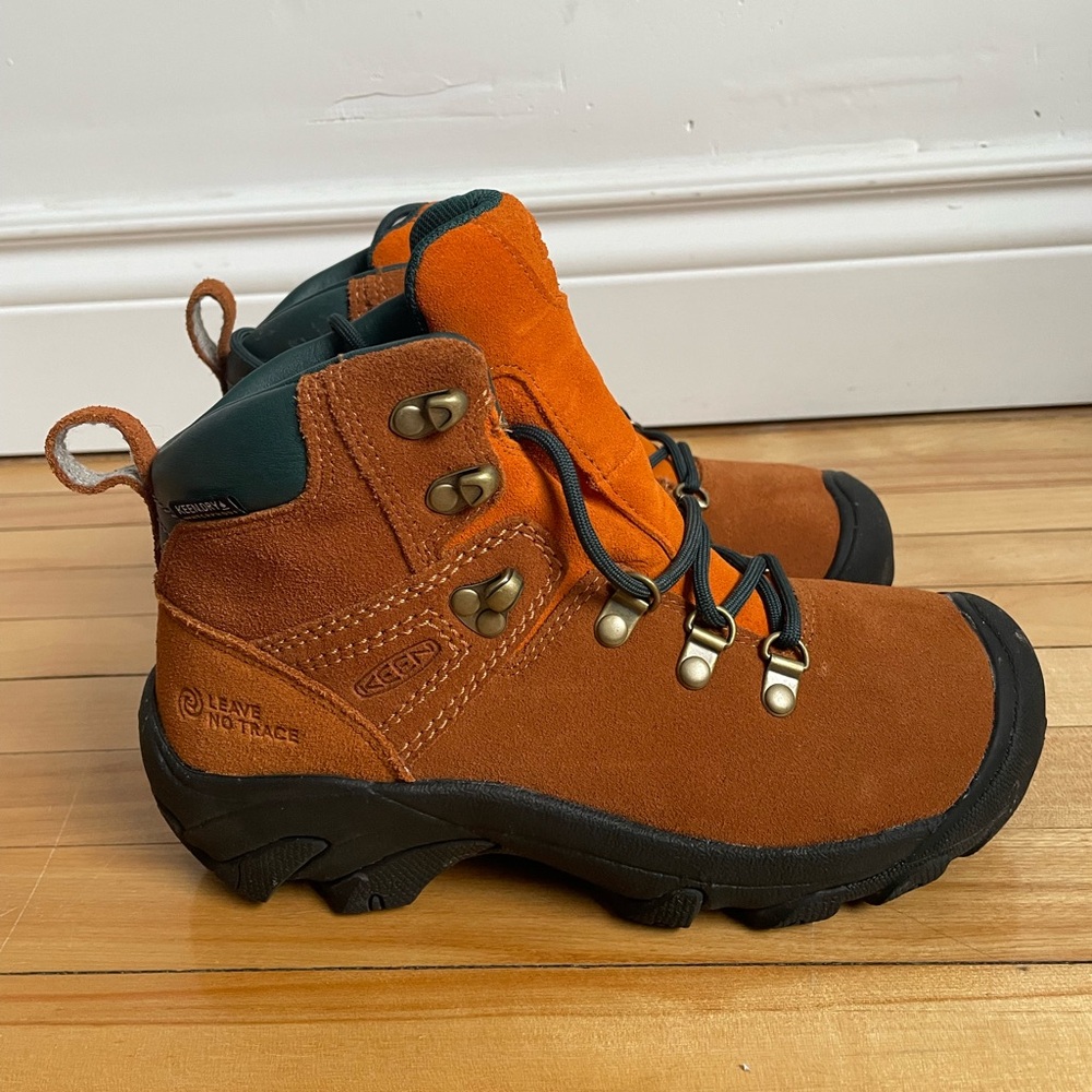Keen women’s Hiking Boots